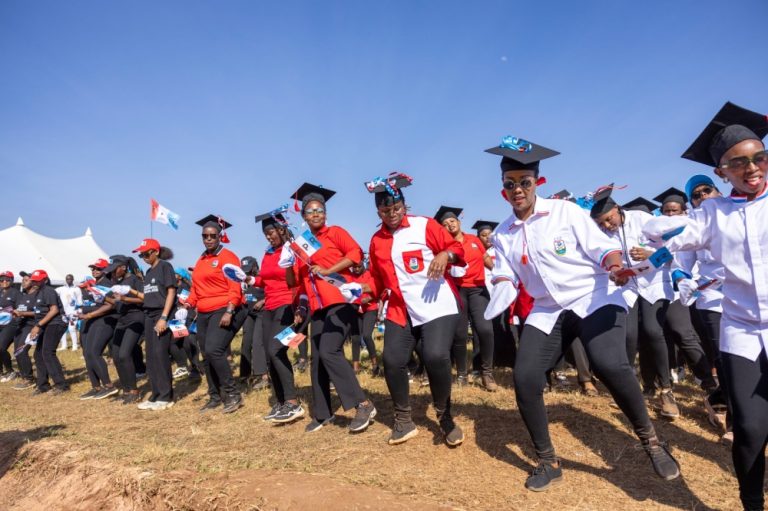 Kagame in Huye as Habineza goes to Nyanza and Mpayimana woos Ngororero voters