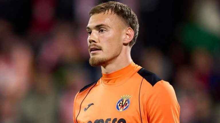 Chelsea sign goalkeeper Jorgensen from Villarreal